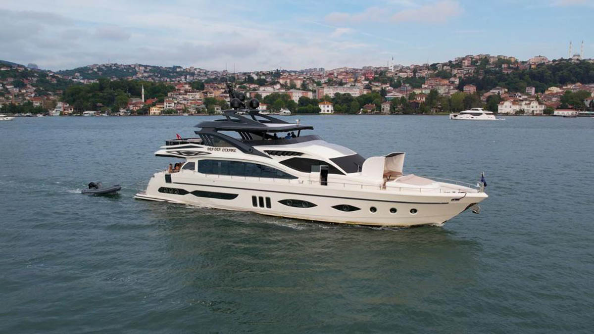 MEGA LUXURY MOTORYACHT