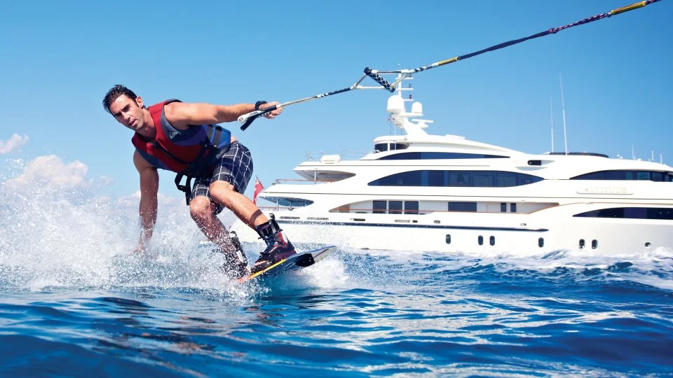 What is a Weekly Yacht Charter? What are the advantages?