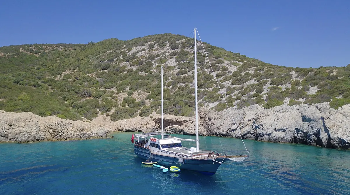 yacht