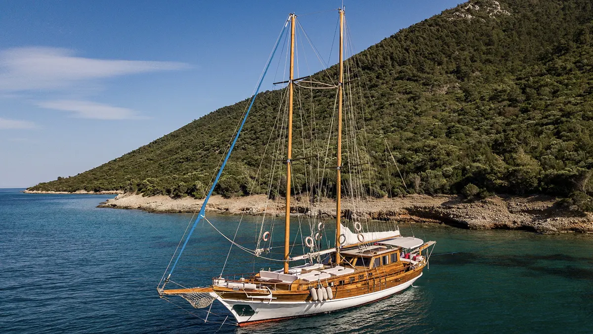 yacht