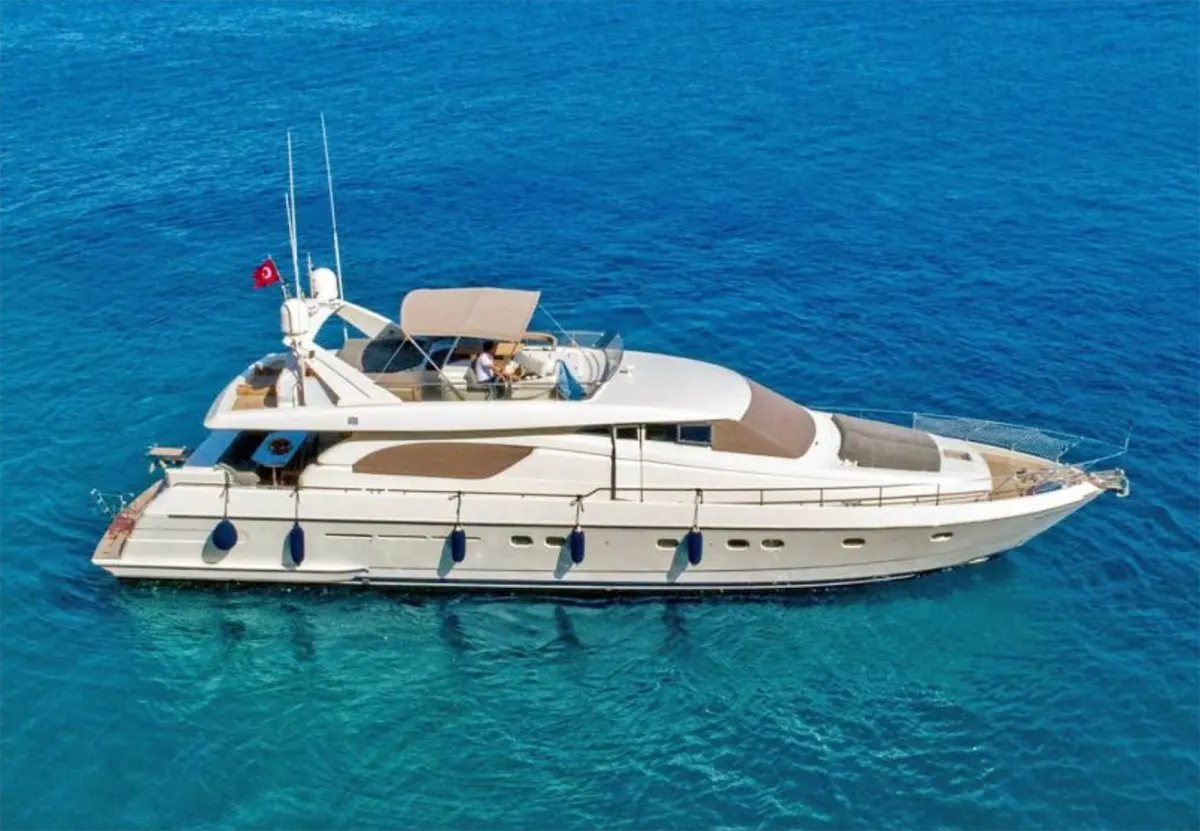 yacht