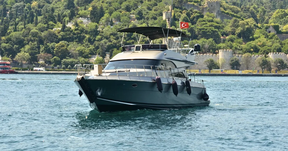 yacht