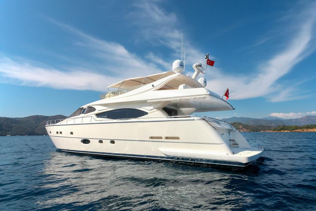 yacht